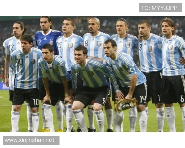 现阶段最优秀足球明星的全面分析与精彩表现回顾