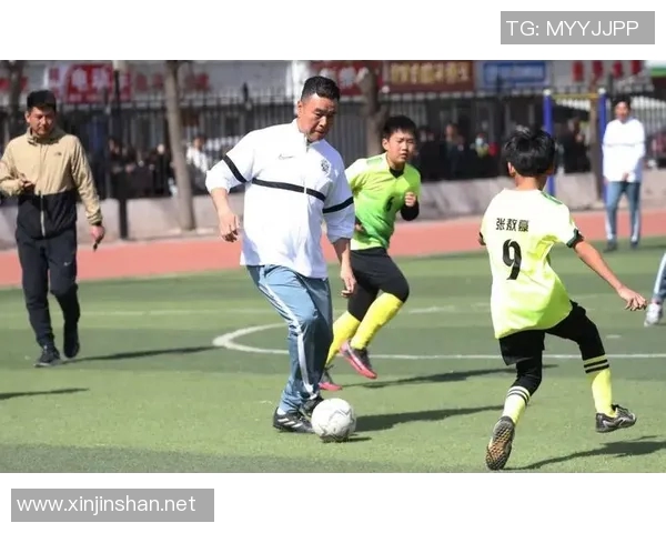 老梁深度解析足球明星背后的故事与成就，带你走进他们的精彩人生